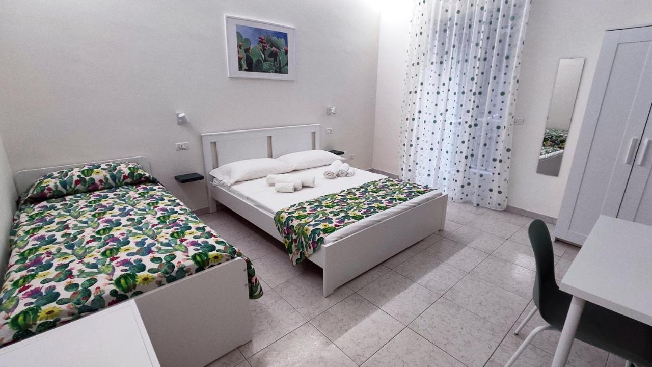 Marricrio House Hotel คาตาเนีย ภายนอก รูปภาพ